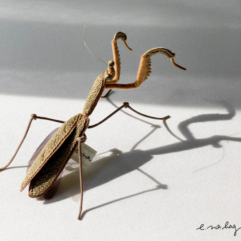 『カマキリのブローチ・茶』